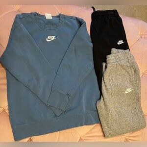 Nike Sweatshirt and Jogger Bundle Youth XL